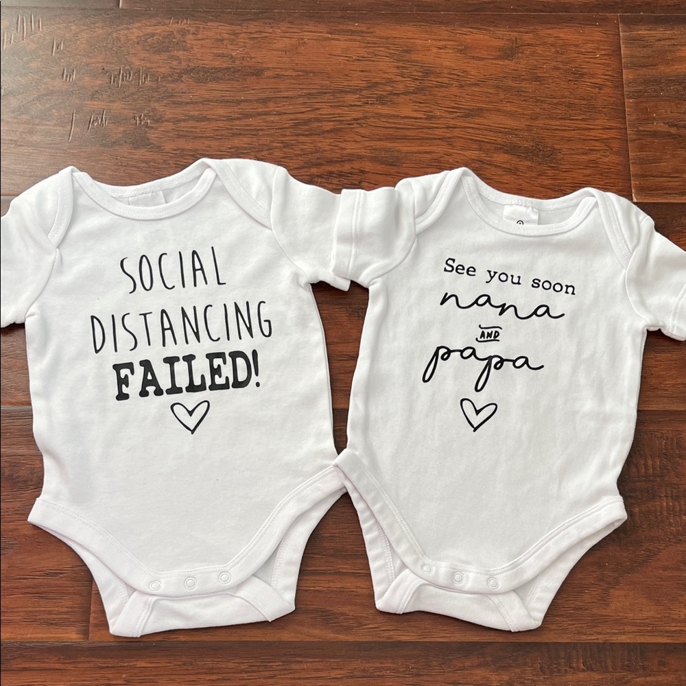 ⭐️⭐️ PICK 5 / $20 (2) Baby White Graphic One Pieces Onesies 0-3M